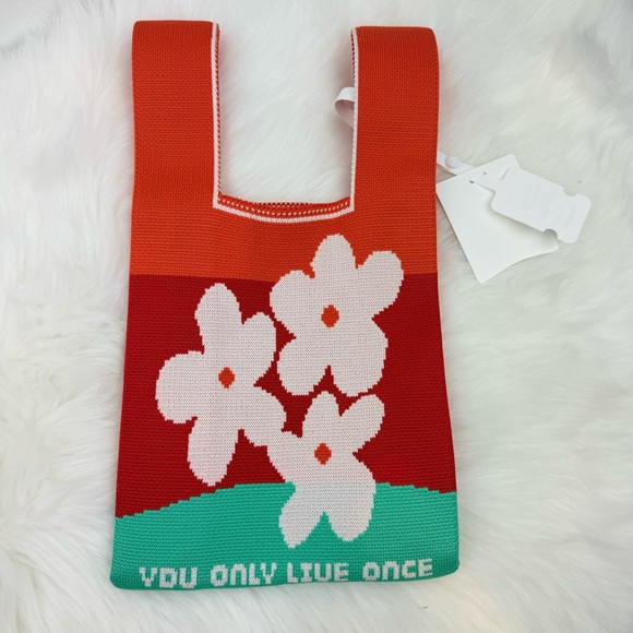 NWT Red Flower Compact Stylish Essentials Handheld Bag - Picture 2 of 6